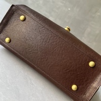 Sacs fourre-tout imperméables en cuir PU pour femmes, de créateur, personnalisés, forme carrée, à deux anses, avec broderie et rivets, boutonnés, vente en gros transfrontalière