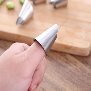 Venta al por mayor LMK064 Protector de dedos multiusos para cocina, herramientas de descascarillado de nueces, de metal inoxidable - Product Image 4