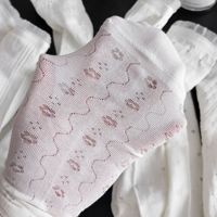 Nouvelle Arrivée Chaussettes fines mi-mollet blanches unies à découpes, style français fantaisie, pour femmes, avec décorations sur le corps et le bordure