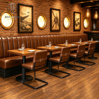 Ensemble de mobilier de restaurant commercial de luxe moderne : Chaise en métal rembourrée Ron Group, table en bois massif et banquette en cuir