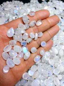Perles ovales lisses en pierre de lune arc-en-ciel de Madagascar 6mm-8mm, pierre précieuse de lune, labradorite blanche, perles lâches simples - Product Image 2