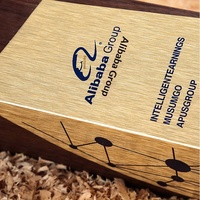 Trophée en bois massif sur mesure avec gravure et impression UV, design durable sur le thème des animaux/du sport, pour récompenses et événements d'entreprise