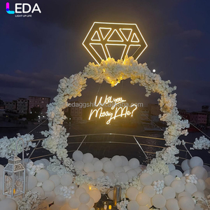 ซุ้มดอกไม้ทรงกลม LEDA สุดหรูสำหรับงานแต่งงาน พร้อมไฟ LED ประดับพื้นหลังโลหะลายเพชร ขายดี - Product Image 2