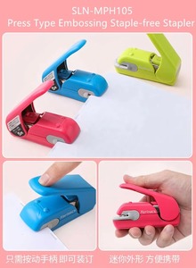 1pc Agrafeuse manuelle sans agrafes Grande presse créative <span class=keywords><strong>Pince</strong></span> <span class=keywords><strong>à</strong></span> gaufrer Agrafeuse de bureau Papeterie sûre et facile <span class=keywords><strong>à</strong></span> utiliser - Product Image 2