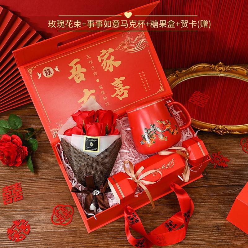 【Boîte à bonbons en forme de fleur de kaki pour tasse chaude】Ensemble de trois pièces avec une boîte rouge en forme de kaki