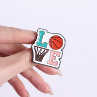 Broches fantaisie en émail sur le thème du basketball, motifs amusants de joueurs de sport, trophées et symboles d'amour, bijoux de revers en gros
