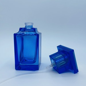 Botella de Perfume Cuadrada de Vidrio de 50 ml con Tapa de Plástico, Frascos de Vidrio Premium para Cuidado Personal - Product Image 3