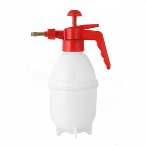 Refillable Outdoor Carwash White Plastic Water <b>Sprayer</b> Bottle for Gardens - Product Image 1