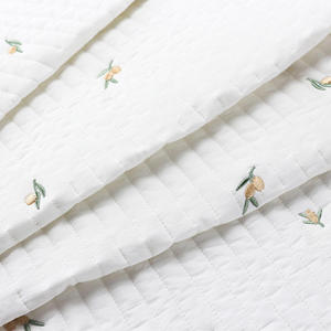 Sản phẩm phổ biến tùy chỉnh đường thẳng chần vải thêu ấm áp và thời trang cho áo khoác mùa đông. - Product Image 3