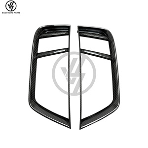 Rejilla de Ventilación Inferior de Parachoques Trasero de Fibra de Carbono Seca Brillante con Diseño de Panal para Audi R8 Base Coupé de 2 Puertas 2016-2018 - Product Image 2
