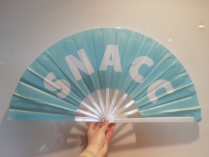 Làm cho lễ hội âm nhạc lớn nhảy múa tùy chỉnh quạt tay nhựa vải tre gấp Cá nhân hóa sự kiện đám cưới lớn quạt kích thước lớn - Product Image 3