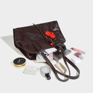 Sac à bandoulière pour femme, mode rétro haut de gamme, automne-hiver, grande capacité, sac fourre-tout en PU, fermeture à glissière, Tanjing - Product Image 4