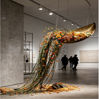 Installation Artistique de Verdure et de Fleurs Suspendues – Décoration Créative de Plantes et Fleurs Artificielles pour Centres Commerciaux, Hôtels, Mariages et Espaces Commerciaux