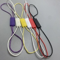 Corde de verrouillage d'étiquette volante personnalisée Produit en polyester ficelle Tissu de luxe Logo en relief Joint en plastique ficelle d'étiquette volante