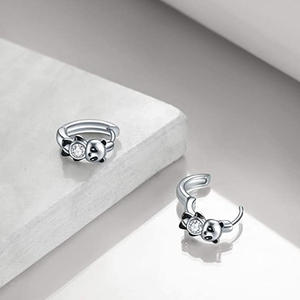 Boucles d'oreilles Huggie Panda en Or Blanc E1875 avec Strass en Cristal Sertis, Mignonnes, Style Dessin Animé, Unisexe, pour Usage Quotidien - Product Image 4