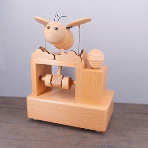 32 chansons dans la boîte à musique électrique Jouez à des jouets nouveaux et étranges Cadeau de la journée internationale des enfants Diligent Honey Music Box - Product Image 5