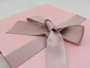 Biểu Tượng Tùy Chỉnh Thanh Lịch Màu Hồng Đóng Gói Hộp Cao End Hình Chữ Nhật Bow Tie Đôi Hai Cửa Lật Nắp Hộp Giấy Cho Quà Tặng Bao Bì - Product Image 5