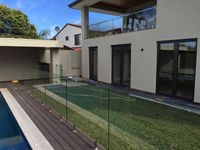 Support de verre à friction réglable pour le nivellement des panneaux de verre sur surface en béton irrégulière, outil d'installation pour balustrade de balcon extérieur