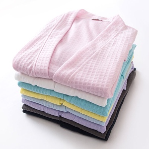 <span class=keywords><strong>Accappatoio</strong></span> da Uomo di Lusso per Hotel 5 Stelle in Cotone di Qualità a Nido d'Ape con Logo <span class=keywords><strong>Ricamato</strong></span> Personalizzato - Product Image 5