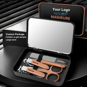 Juego de Manicura y Pedicura Portátil 5 en 1 de Acero Inoxidable, Cortaúñas Antisalpicaduras, Kit de Herramientas de Cuidado de Belleza con Espejo y <span class=keywords><strong>Estuche</strong></span> de Plástico - Product Image 1