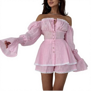 Ensemble deux pièces décontracté d'été pour femme en coton respirant : Haut bustier plissé à lacets et boutons, manches évasées, et short taille élastique - Product Image 3