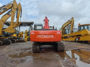 Excavatrice sur chenilles Hitachi EX200 d'occasion avec faible nombre d'heures et godet robuste Hitachi Ex200 d'occasion pour la construction - Product Image 6