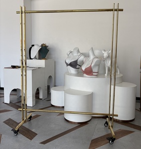 Perchero de Ropa Dorado de Moda para Boutique Soporte de Acero Inoxidable Montado en la Pared para Tienda de Ropa - Product Image 3