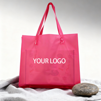 Sacs de shopping en plastique rose vif réutilisables de haute qualité, impression personnalisée, sacs à anse souple pour l'emballage de vêtements/aliments