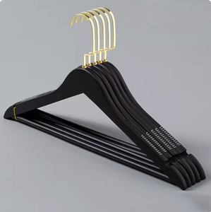 Percha de madera de alta calidad con logotipo personalizado percha de madera blanca/negra perchas de ropa - Product Image 3