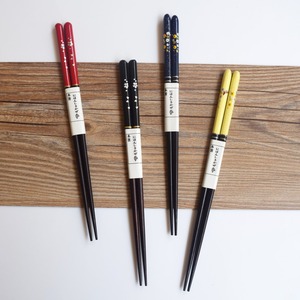 Gato de la suerte japonés, estilo encantador, Gato de La Fortuna, revestimiento de laca de madera, palillos con estampado de <span class=keywords><strong>Sakura</strong></span>, juego de regalo de palillos japoneses - Product Image 1