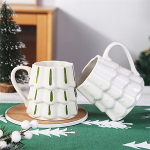 Forma de árbol de Navidad color esmalte en relieve lujo drinkware <span class=keywords><strong>Taza</strong></span> de cerámica <span class=keywords><strong>taza</strong></span> de café personalizada <span class=keywords><strong>con</strong></span> mango dorado - Product Image 3