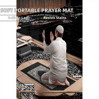 Tapis de prière musulman en fibre de polyester de haute qualité, fabriqué à la machine, portable, pliable, lavable, antidérapant, réversible, adapté aux animaux domestiques