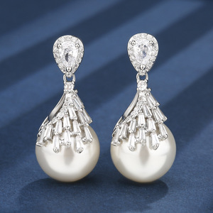 Nouveauté 2026 : Parure de bijoux haut de gamme en cuivre plaqué or avec perles blanches incrustées, pour femme, 16-14 mm, vente en gros - Product Image 2