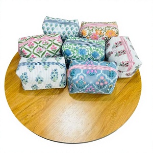 Trousse de Maquillage Haut de Gamme en Coton Floral Fait Main avec Fermeture Éclair, Cadeau pour Demoiselles d'Honneur, Trousse Cosmétique pour Femme - Product Image 1