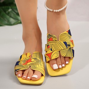 Chaussons tendance pour femmes, nouvelle collection été 2024, style coréen pour étudiantes, avec inscriptions graffiti, mules plates, modèle populaire Cool231 231 - Product Image 3