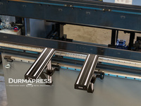 Prensa Plegadora Hidráulica Durmapress DP-ES Genius de 6+1 Ejes, DA69S, 80 Toneladas, 1600 mm, con Sujeción Hidráulica Superior e Inferior