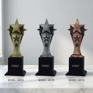 Trofeo Portátil de Madera con Diseño de Estrella Modelo 667, Base Grabada con Impresión UV y Técnica de Estampado para Deportes y Juegos - Product Image 1