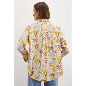 Camisa Modal Estampada para Mujer, Blusa Casual con Botones y Estampado Floral, Tela Popelina Rosa Polvo, Uso Diario - Product Image 5