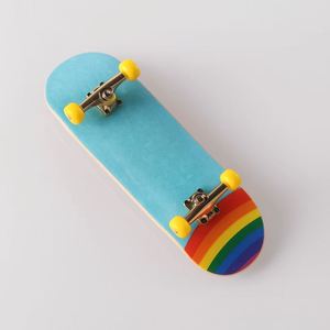 ฟิงเกอร์บอร์ดไม้เมเปิลคุณภาพสูง พร้อมกราฟิกแบบรีดร้อน ดีไซน์สั่งทำได้สำหรับทุกเพศ - Product Image 4