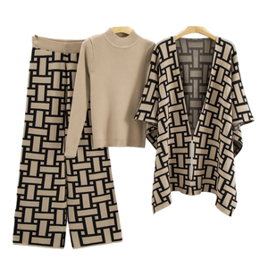 Conjunto de 3 Piezas para Mujer, Invierno 2025, Estilo Casual, Holgado, Sostenible, Transpirable, Top y Pantalones de Punto para Correr, Venta al Por Mayor - Product Image 1