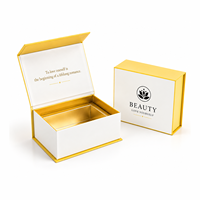 Boîte cadeau cosmétique personnalisée rose, papier spécial 120 g/m², doublure en feuille métallique, logo en relief pour l'emballage de produits de soin de la peau et de parfums