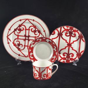 Juego de Vajilla de Porcelana China Roja Española de Lujo, Juego de Tazas, Caja de Regalo para Boda, Decoración del Hogar Estilo Español, Comedor, Estilo Occidental Moderno - Product Image 6