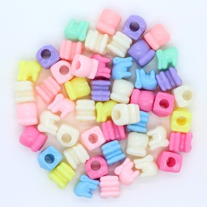 Perles acryliques en plastique de qualité supérieure de couleur unie en forme de cube carré pastel pour <span class=keywords><strong>bijoux</strong></span> à bricoler soi-même outils d'extension de <span class=keywords><strong>cheveux</strong></span> <span class=keywords><strong>anneaux</strong></span> de couleur - Product Image 5