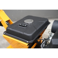 Broyeur de souches thermique 27 CV haute puissance, d'occasion, pour travaux d'arboriculture, avec démarreur électrique et commande à la marche.