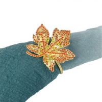 Anneau de serviette en fer style occidental en forme de feuille d'érable pour la décoration de table d'hôtel, de banquet ou de mariage
