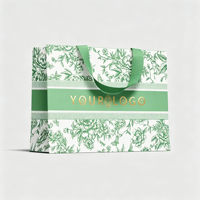 Sac cadeau de luxe en carton blanc recyclable avec poignée ruban dissimulée et sangle intérieure, 190-230 g/m², logo personnalisé