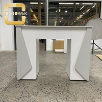 Station de manucure en bois peinte sur mesure pour une personne avec lampes de ventilation et ensemble de chaises pour les fournisseurs de meubles de salon de manucure