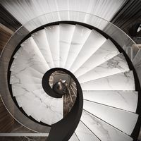Marche de marche en marbre/quartz de qualité prédécoupée, design d'escalier incurvés pour escaliers en marbre blanc à usage domestique, nouveauté