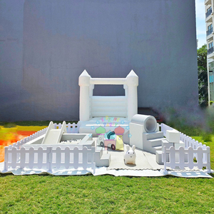 Set de Juegos Infantiles para Exteriores, Casa de Brinco con Piscina de Pelotas, Área de Juegos Suave para Niños - Product Image 1