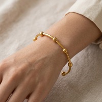 Bracelet ouvert vintage en acier inoxydable, étanche, hypoallergénique, plaqué or 18 carats, avec perles en acier, pour femme